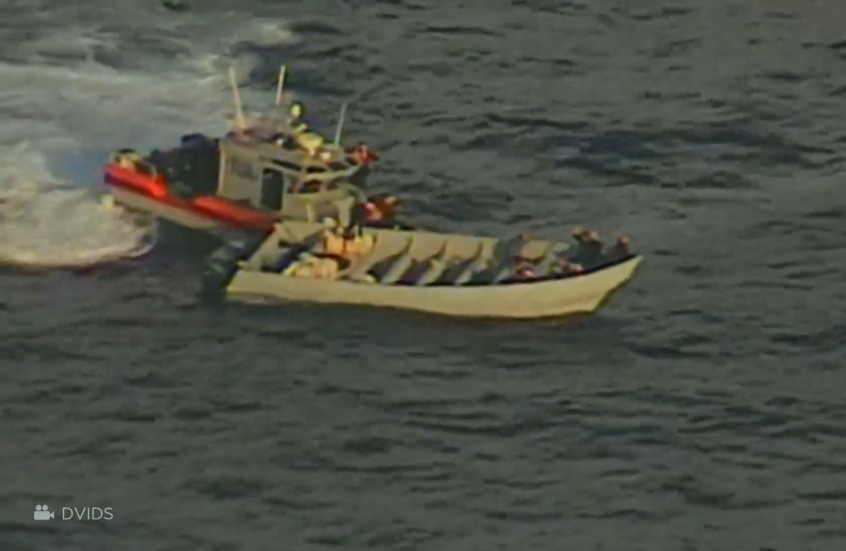 خفر السواحل الأمريكي يعترض قاربا يحمل 9000 كغ من المخدرات