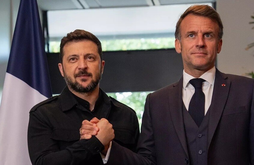 ماكرون يعلن إجراء محادثة مع زيلينسكي