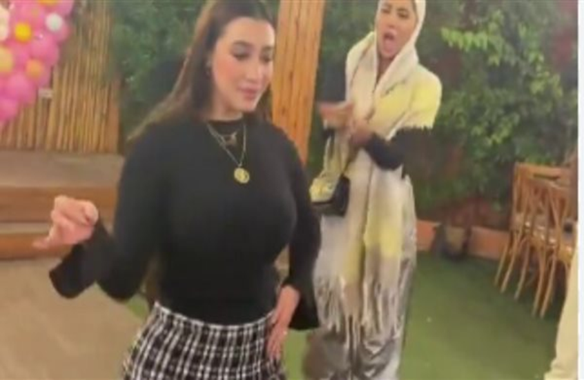 مصر.. بلاغ ضد "الطبيبة الراقصة" يتهمها بانتحال صفة ونشر الفجور