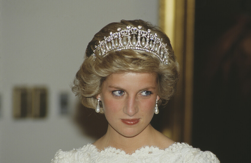 مؤلف ملكي يشرح أسباب محاولات "انتحار" الأميرة ديانا المتعددة والمفجعة