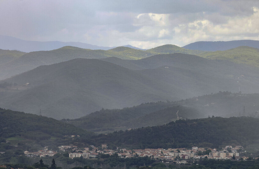 فرنسا.. مقتل 4 أشخاص بتحطم طائرة تدريب