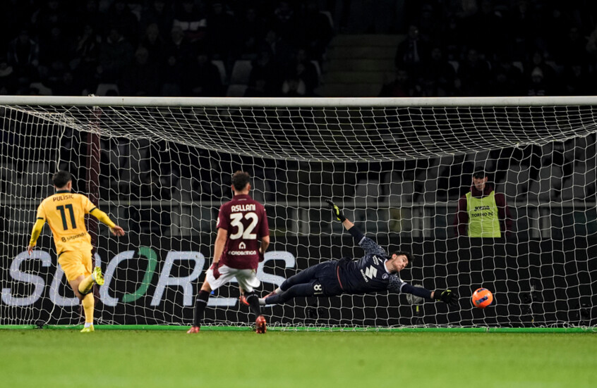 ميلان يحقق "ريمونتادا" مثيرة ضد تورينو ويستعيد صدارة الدوري الإيطالي