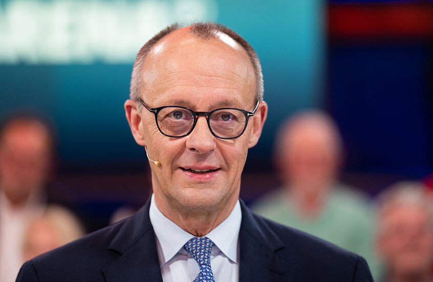 ميرتس يعلن تراجع طلبات اللجوء في ألمانيا بنحو 50% خلال ولايته ويتعهد بتشديد سياسة الهجرة