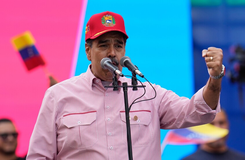 مصدر دبلوماسي روسي: المزاعم حول تنحي مادورو المحتمل جزء من الحرب النفسية