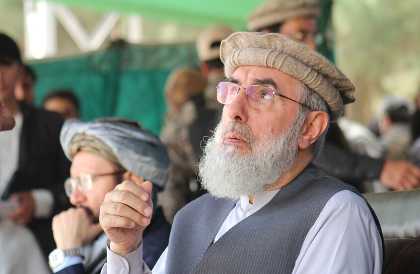 طالبان تسمح لقلب الدين حكمتيار بالسفر إلى ماليزيا للعلاج