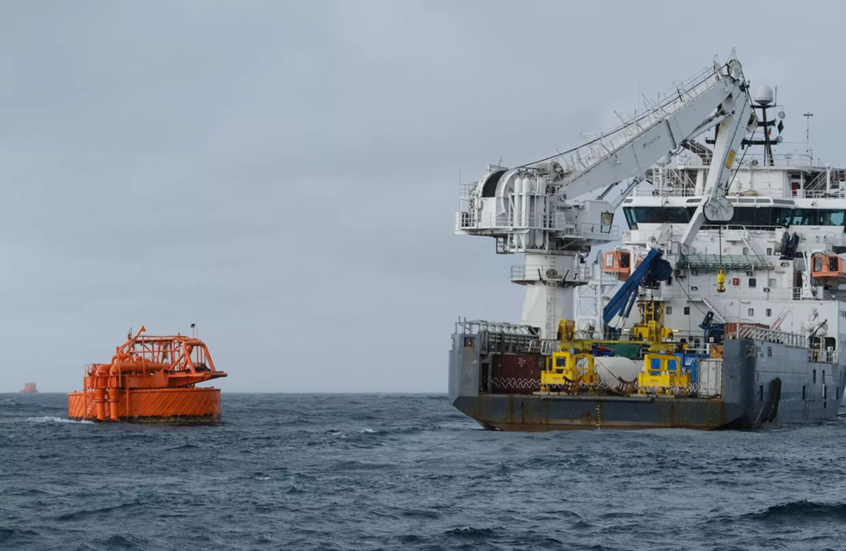 الرئيس بوتين يعطي "روس نفط" و"شل" الضوء الأخضر للتعامل بحصتيهما في أنبوب كاسبي