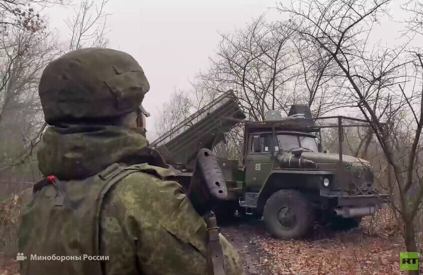 مشاهد لقصف مواقع قوات كييف براجمات "غراد" الروسية شرق أوكرانيا