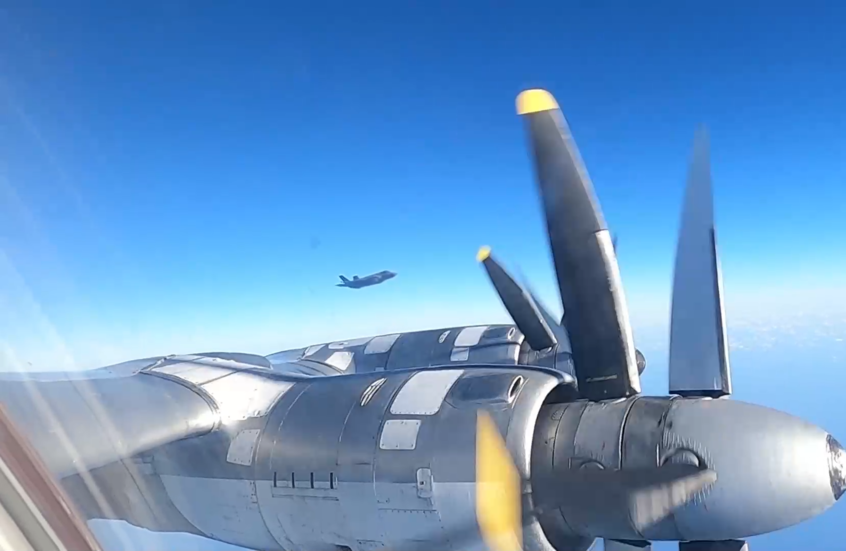 الدفاع الروسية: مقاتلات أجنبية رافقت قاذفات روسية وصينية خلال دورية مشتركة في آسيا والمحيط الهادئ