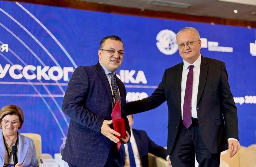 السفير الروسي يمنح أكاديميين مصريين وسام "دوستويفسكي"