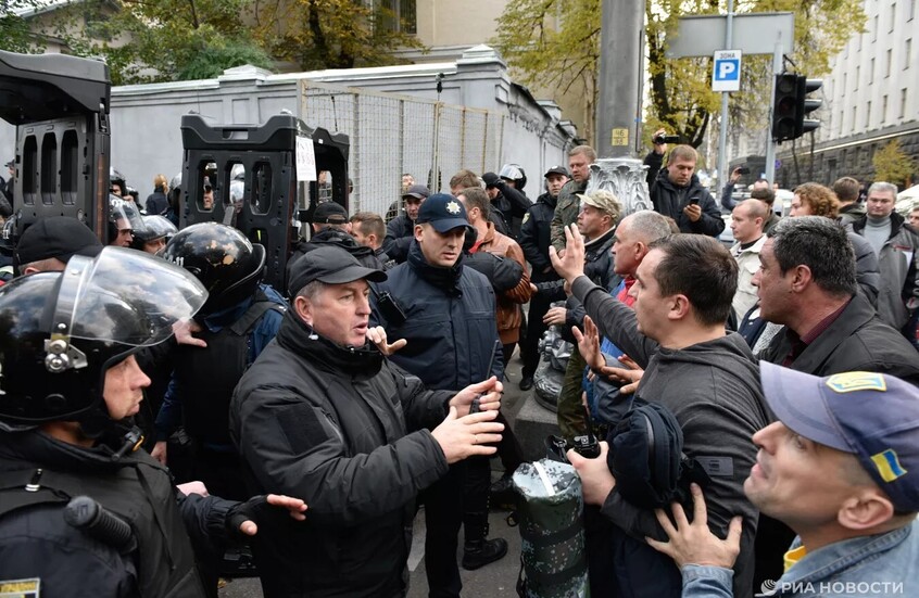 احتجاجات أمام البرلمان الأوكراني لمحاسبة رئيس الرقابة المالية