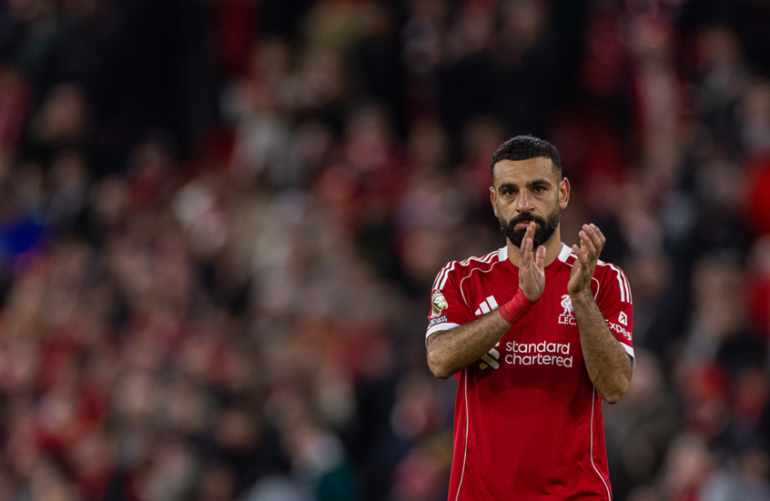 نجم ليفربول السابق يعلن تضامنه مع صلاح ويرد على منتقديه