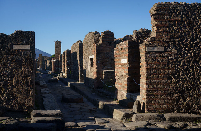 بعد ألفي عام من الغموض.. اكتشاف في بومبي يحل لغز الخرسانة الرومانية ذاتية الترميم