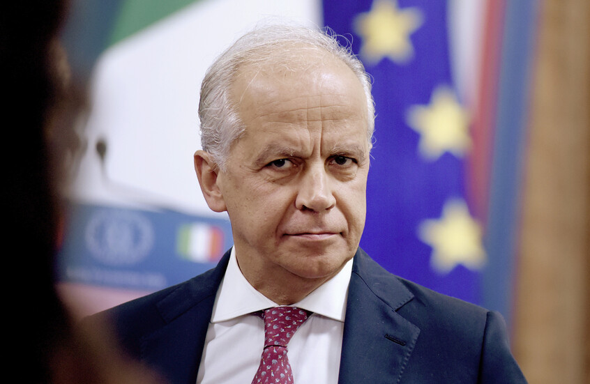 وزير داخلية إيطاليا يعلق على  إطلاق سراح رجل أمن ليبي وإعادته إلى بلاده