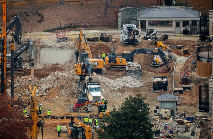 أعمال البناء في قاعة الرقص الفاخرة في البيت الأبيض (إكس)