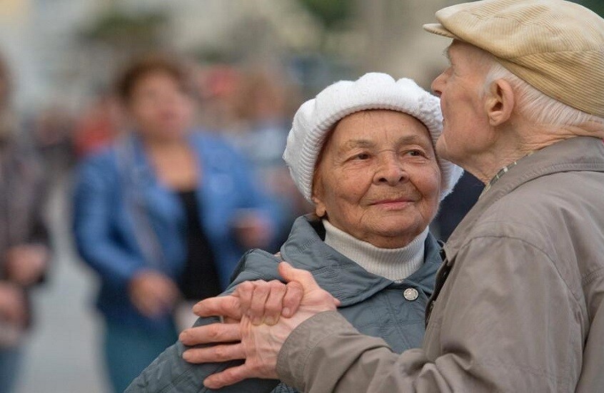 هل البشر مخلصون لشركائهم؟.. دراسة تصنف الثدييات الأكثر وفاء