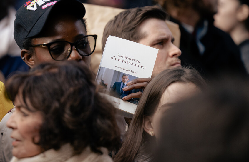 "يوميات سجين".. ساركوزي يصدر كتابا عن تجربته بسجن "لا سانتيه"