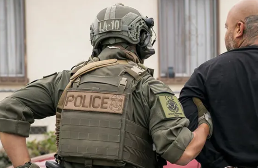 البيت الأبيض يكشف عدد المهاجرين غير الشرعيين الذين غادروا البلاد منذ قدوم ترامب