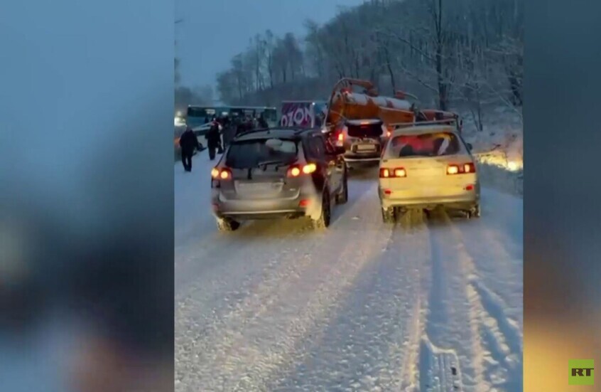 روسيا.. حادث ضخم يغلق الطريق السريع بين ناخودكا وليفاديا