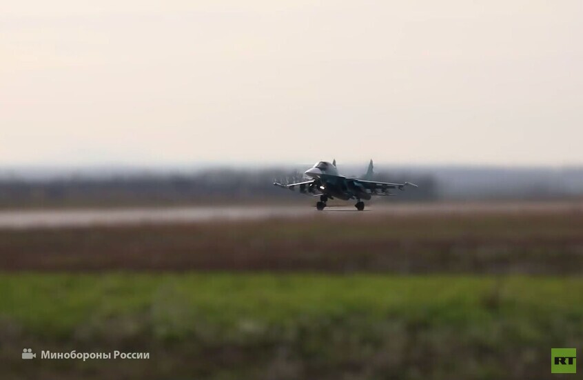 مقاتلة "سو-34" روسية تدك مواقع لقوات العدو على الجبهة