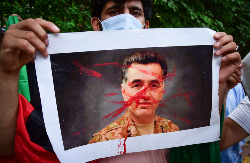 محكمة عسكرية باكستانية تقضى بحبس رئيس الاستخبارات السابق لمدة 14 عاما