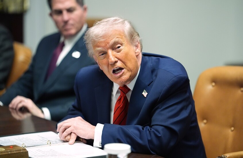 "ملفات مهمة".. تراجع نسبة تأييد ترامب إلى أدنى مستوى منذ مارس 2025