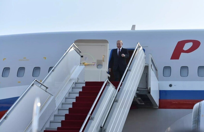 الرئيس الروسي يصل إلى تركمانستان للمشاركة في 