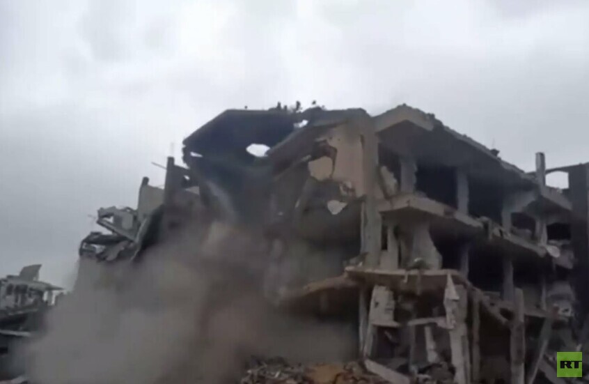 قطاع غزة.. لحظة انهيار منزل عائلة أبو صفية في مشروع بيت لاهيا