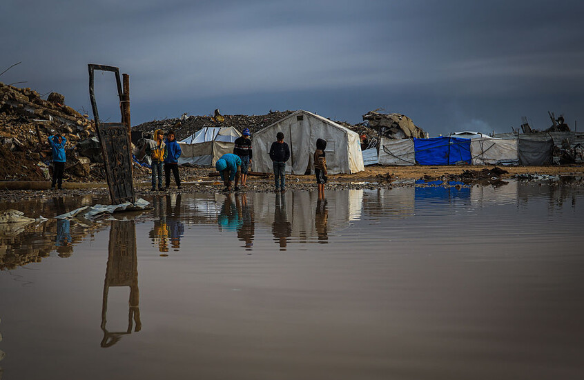 غزة.. وفاة 13 مواطنا بسبب العاصفة والبرد