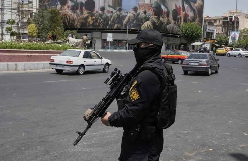 إيران.. الشرطة تعتقل الحائزة على "جائزة نوبل للسلام" عام 2023 (صورة + فيديو)