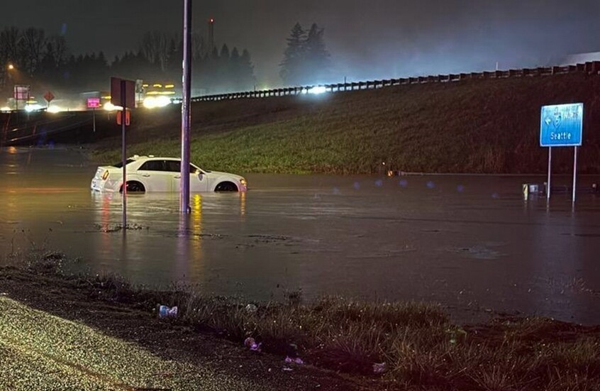 مستويات تاريخية.. فيضانات عارمة تضرب ولاية واشنطن وتجبر مدينة بأكملها على الإخلاء (صور + فيديو)