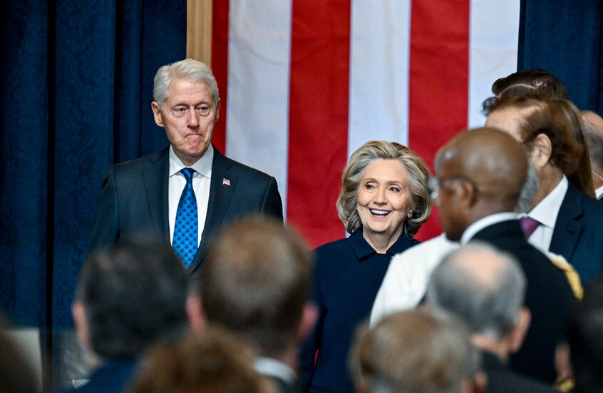 الجمهوريون يهددون عائلة كلينتون بتهمة ازدراء الكونغرس