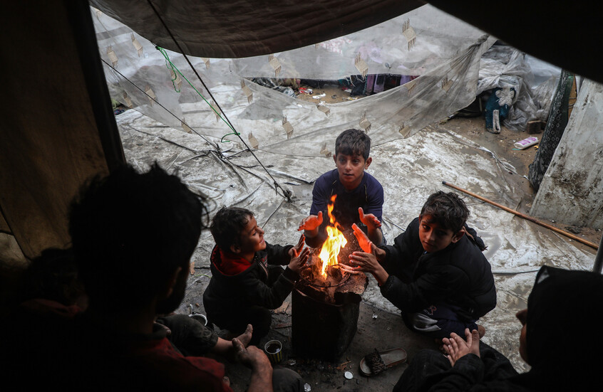 "اليونيسف" تحذر من تفشي الأمراض بين أطفال غزة والدفاع المدني يناشد بإخلاء المنازل المتصدعة