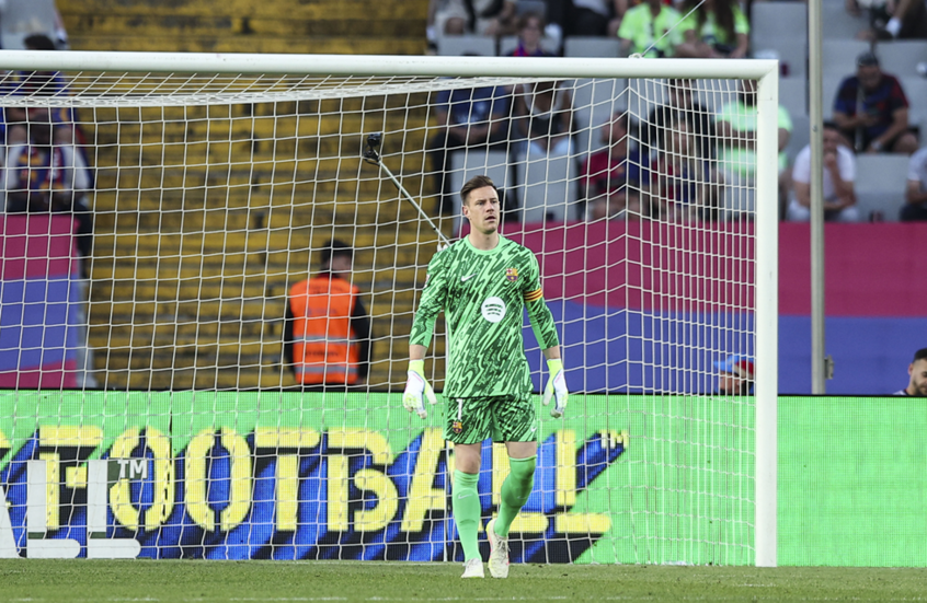 فليك يحبط آمال تير شتيغن في استعادة مكانه ضمن تشكيلة برشلونة