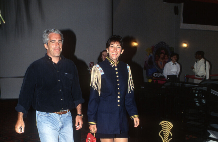 "وثائق إبستين".. رئيس وزراء إسرائيلي سابق ضمن مجموعة صور نشرها الديمقراطيون في النواب الأمريكي