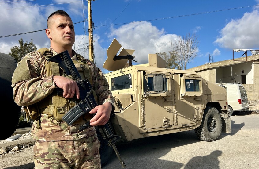 توتر في قرية بجنوب لبنان بعد قيام الجيش واليونيفيل بتفتيش منزل تهدد إسرائيل بقصفه