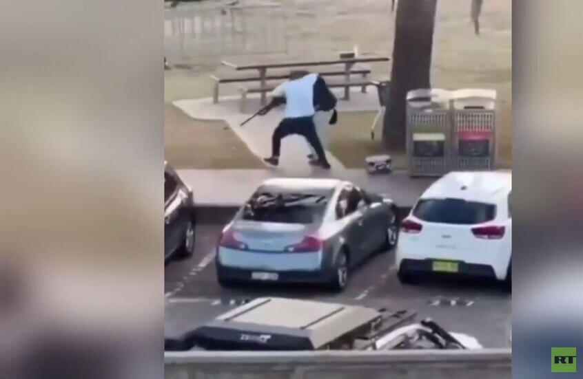 سيدني.. أحد المارة يتمكن من تحييد مسلح على شاطئ بوندي