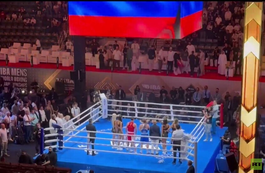 دبي.. النشيد الوطني الروسي في حفل تكريم فسيفولود شومكوف خلال بطولة العالم للملاكمة