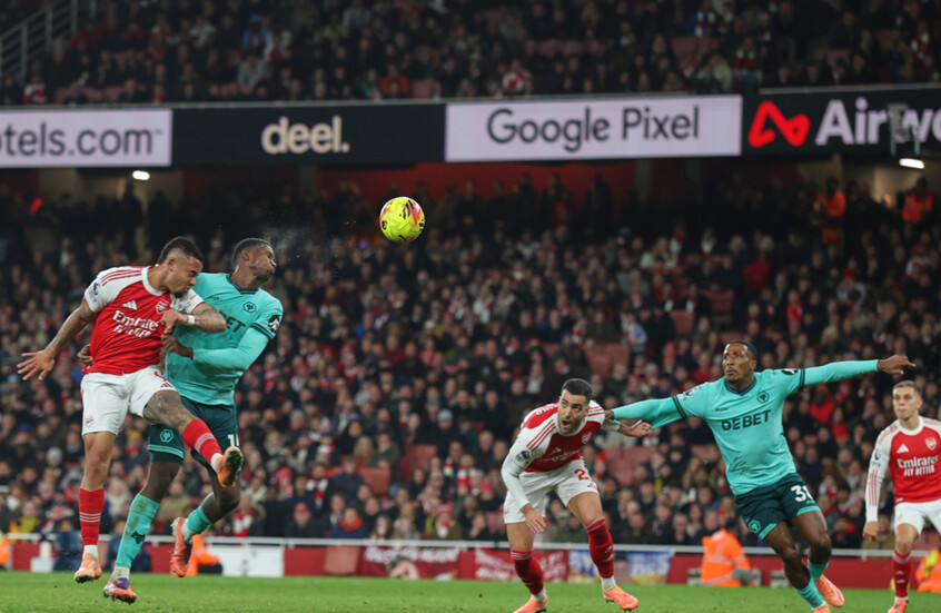 أرسنال يحقق فوزا دراماتيكيا أمام وولفرهامبتون ويعزز صدارته للدوري الإنجليزي