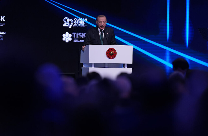 ماذا تقول كلماتها؟.. أردوغان: دخلت السجن بسبب "قصيدة"