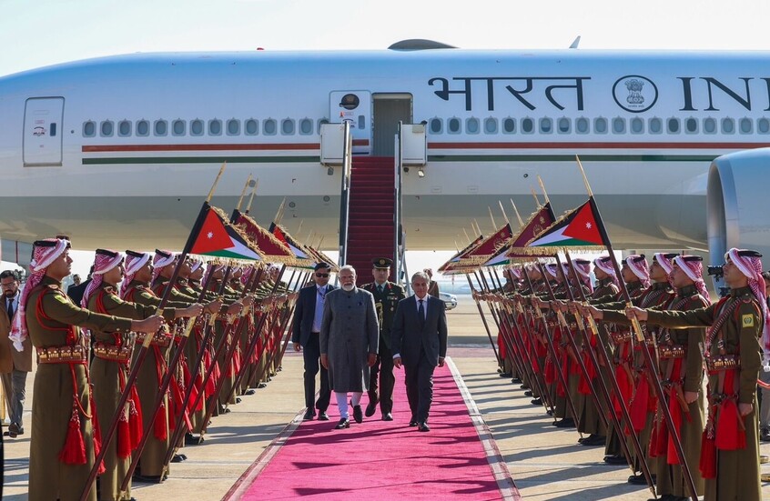 رئيس الوزراء الهندي يصل إلى الأردن في زيارة رسمية (فيديو + صور)