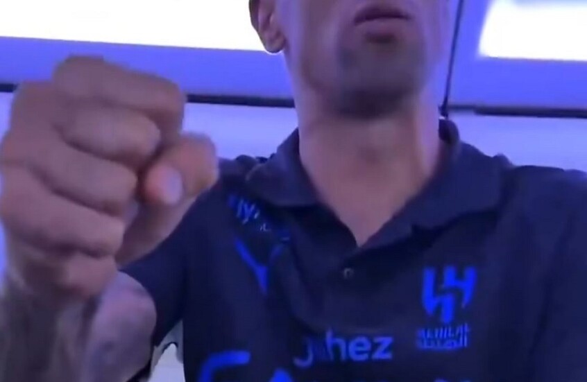 سلوك مشين في الطائرة.. لاعب نادي الهلال كانسيلو يعتدي على راكب (فيديو)