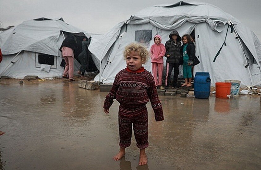 "حماس" تحذر من كارثة إنسانية متفاقمة في غزة مع استمرار سوء الأحوال الجوية وتداعيات الحصار