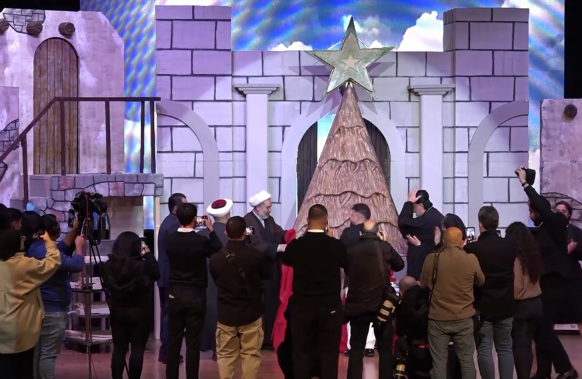 لبنان.. افتتاح أكبر شجرة ميلاد مصنوعة من الصابون الطبيعي في العالم