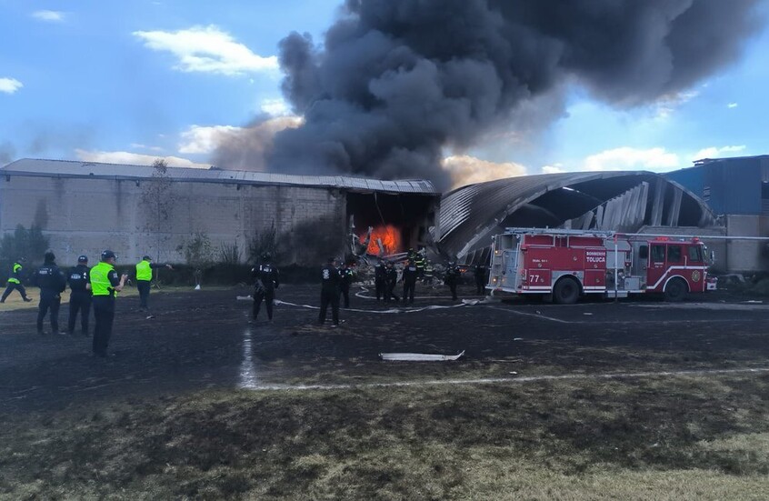 "نحن نهوي بسرعة".. تحطم طائرة في المكسيك قبل هبوطها في مطار تولوكا (صور + فيديو)