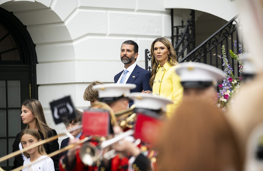 ترامب يعلن خطوبة نجله الأكبر (فيديو)