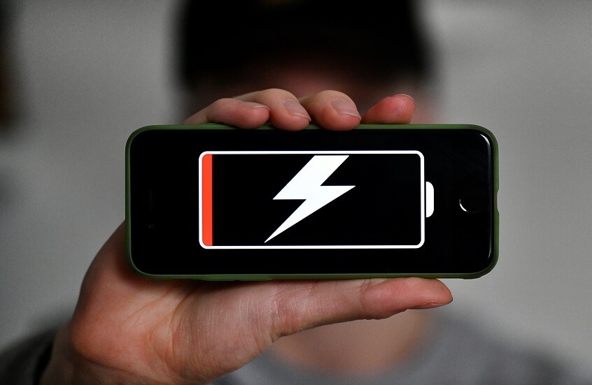 علماء روس يبتكرون طريقة لزيادة عمر وكفاءة بطاريات الهواتف الذكية