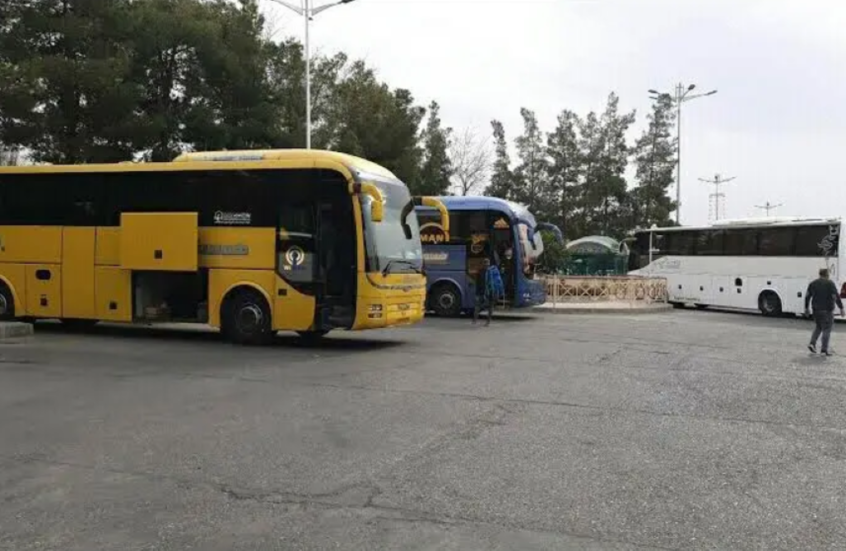 مصرع 13 شخصا بانقلاب حافلة شرق إيران (فيديو)