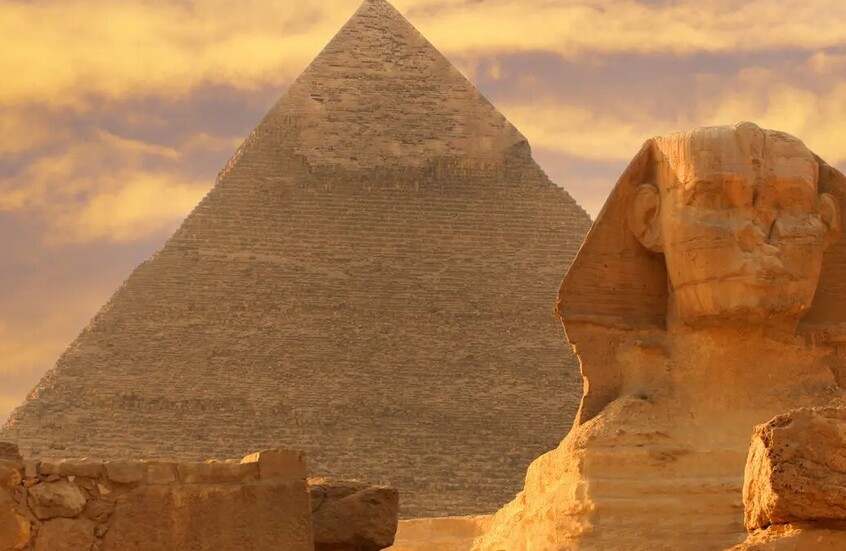 الفضاء يتجسد على أرض مصر.. . عالم الزلازل الهولندي يفاجئ المصريين بفيديو مثير