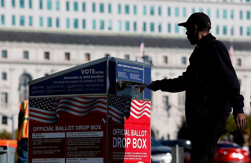 معظم الناخبين الشباب يفقدون الثقة بالحزبين الوحيدين في أمريكا