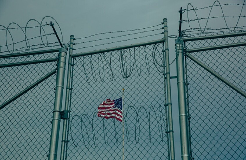 الولايات المتحدة تنقل 22 مهاجرا كوبيا إلى قاعدة غوانتانامو